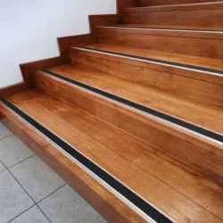 Nez de marche anti-dérapant plat percé larg.41mm L.1500mm Noir Réf.810340N